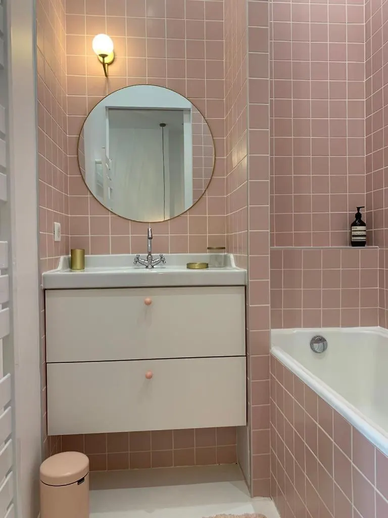 Ainay - Luxury Apartment - 2 Bedroom And 2 Bathroom リヨン 0*,  フランス